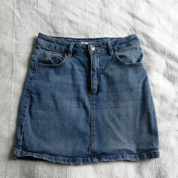 High Waisted Mini-Skirt - Picture 1 of 4